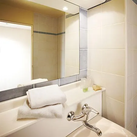 מלון Campanile Grasse - 3*