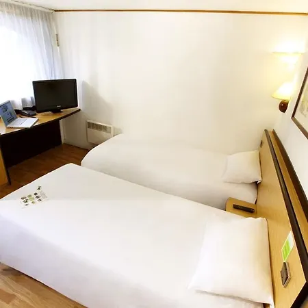 מלון Campanile Grasse - 3*